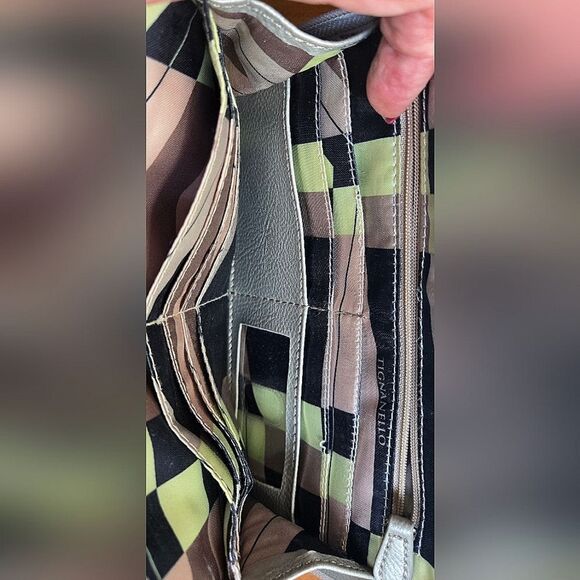 Tignanello Silver Pebbled Italian Leather Crossbody Bag In Excellent Condition. - Picture 13 of 15